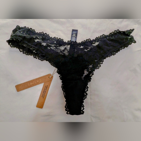 SKIMS Stretch Lace Dipped Thong in Black Lace. Size Large. NEW WITH TAGS! - Picture 7 of 9